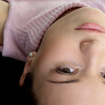 <b>...dolu hlavou (MONA VIII)</b>