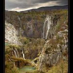 Tvůj rudý bratr Vinnetou čeká nad vodopádem, Old Shatterhande...