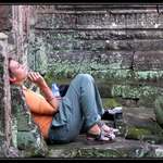 Turistka v chrámu v Kambodži