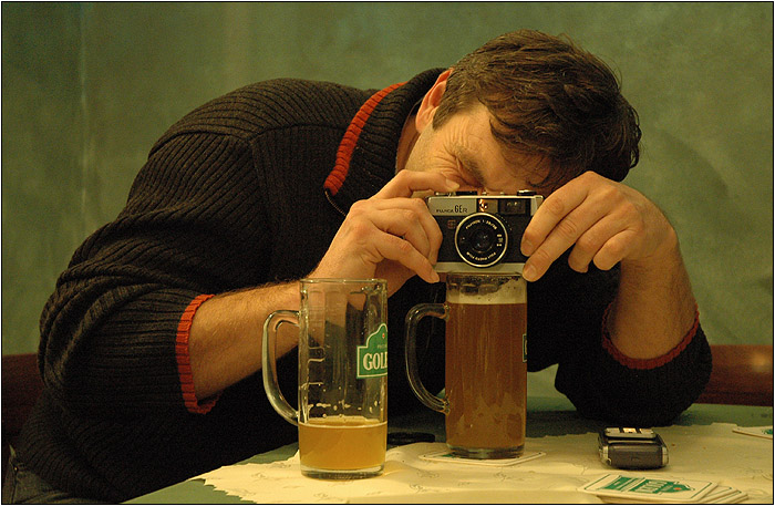 <B><U> ... pivo spevňuje ruku ...