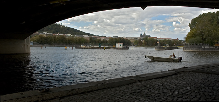 Vltava a Hrad z pod mostu