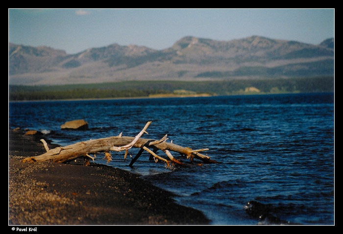 <B><U>--YELLOWSTONE LAKE--</U>