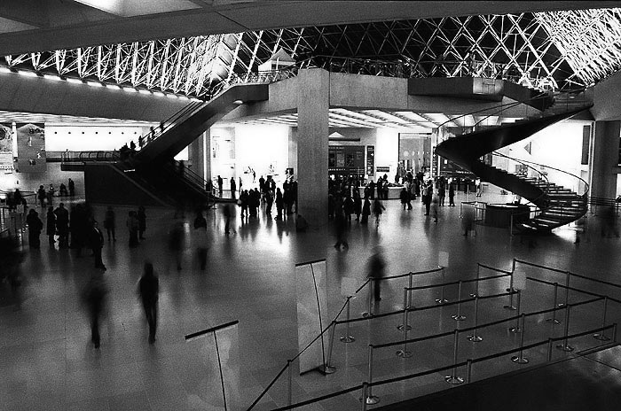 Lidé v Louvre