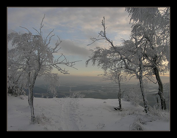 Smrákání nad Středohořím