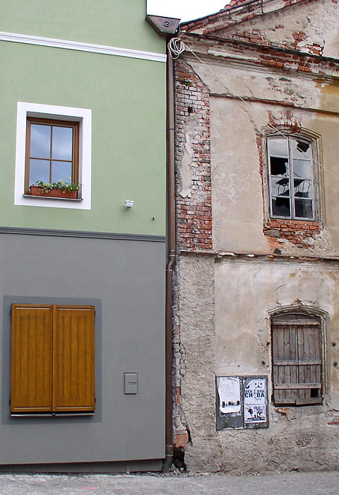 Protiklady starého města