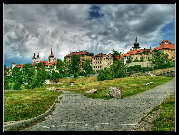 Město