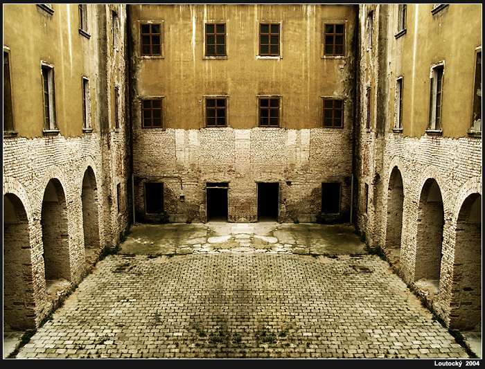 <B>.:Augustiánský klášter:.</B>"