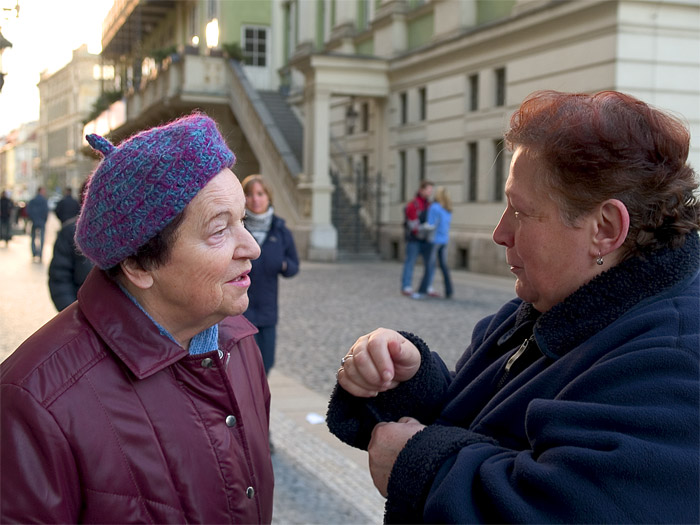 Paní, jedinou jistotou naší penze je aktivita mladých..