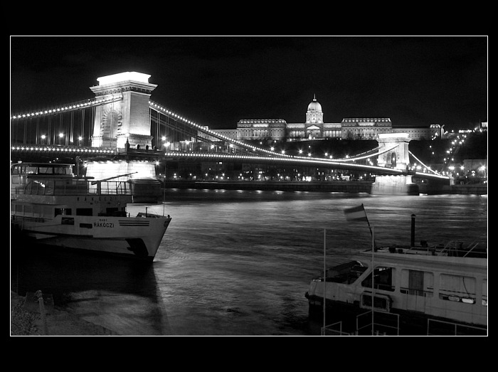 Buda by night II