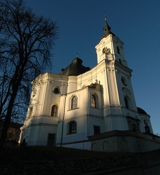 KOSTEL VE KŘTINÁCH