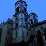 Svítání u kostela