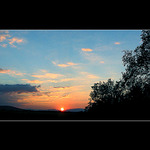 ... a oskar zapadá za vysokú horu ...