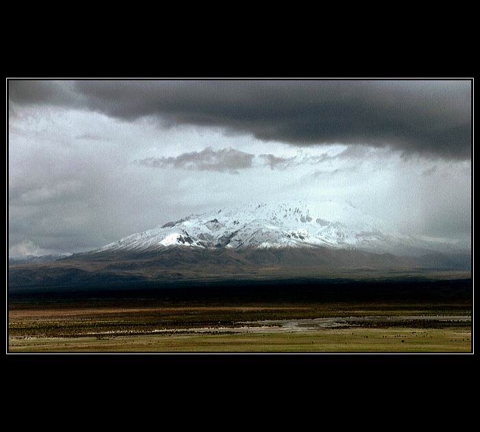 Zasněžená sopka 5963 m n.m. (Altiplano, Bilivie)