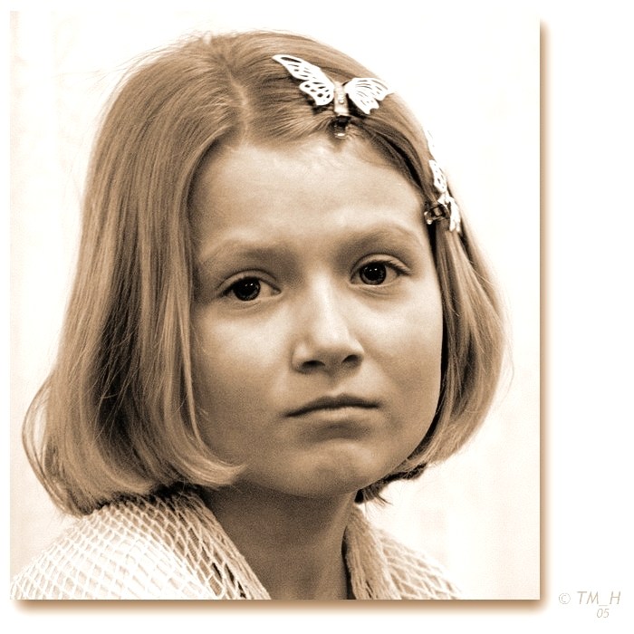 <b><font color=#BC946C>Danielka<br>