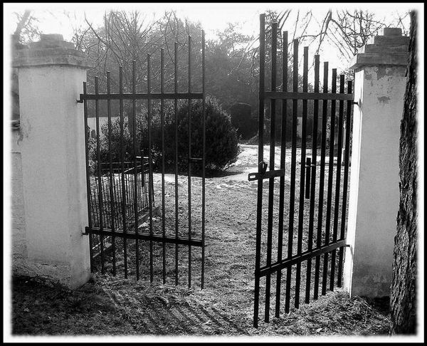 Gate