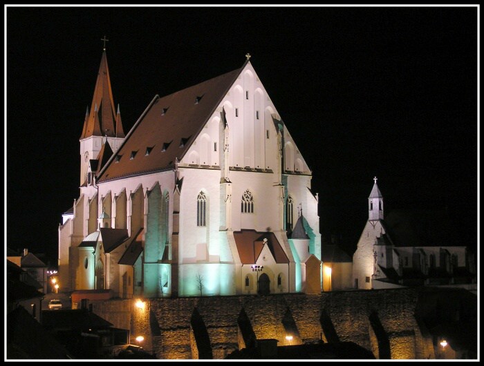 Kostel v nočním hávu