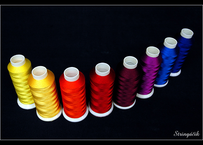 <B><U>... niťovka V ...