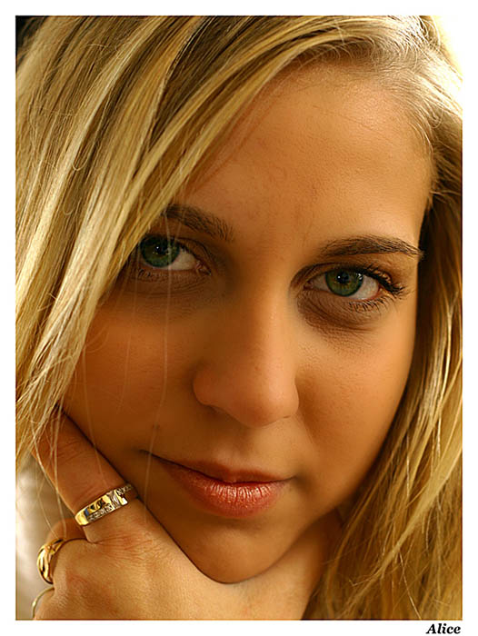 . : Alice : .