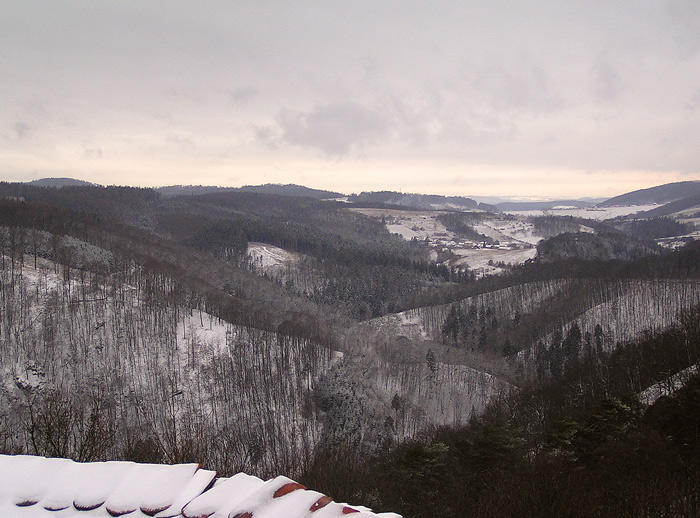 Údolí lišky Bystroušky z náspu Nového hradu