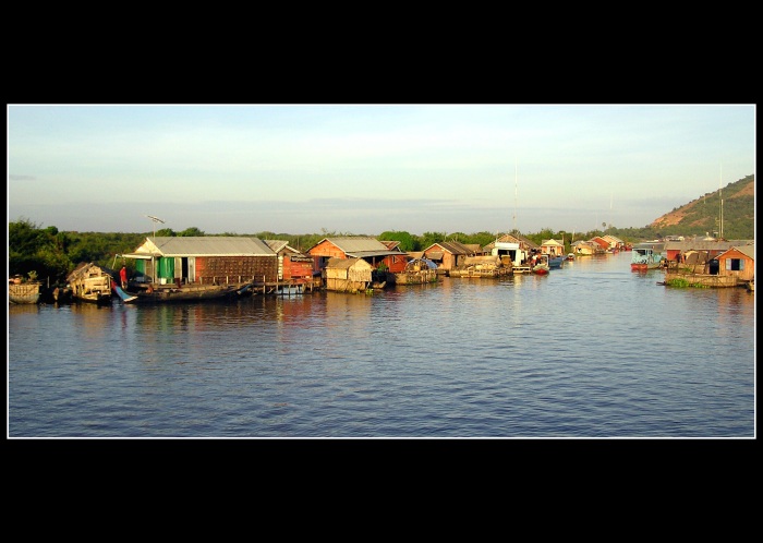 Přístaviště u jezera Tonle Sap v Kambodži