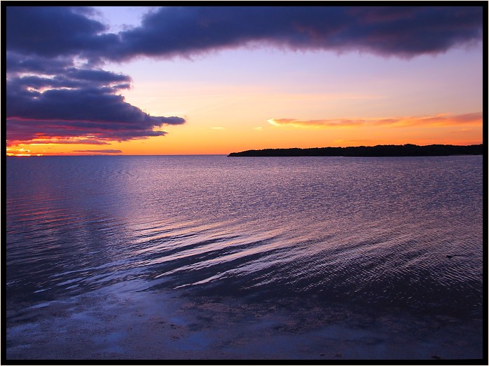 Západ slunce nad zátokou