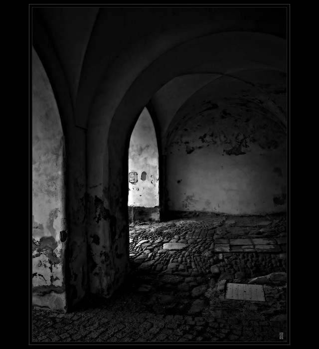 <B>TEMNÁ STRANA 2<hR></b>(...temná strana...)<br><b>