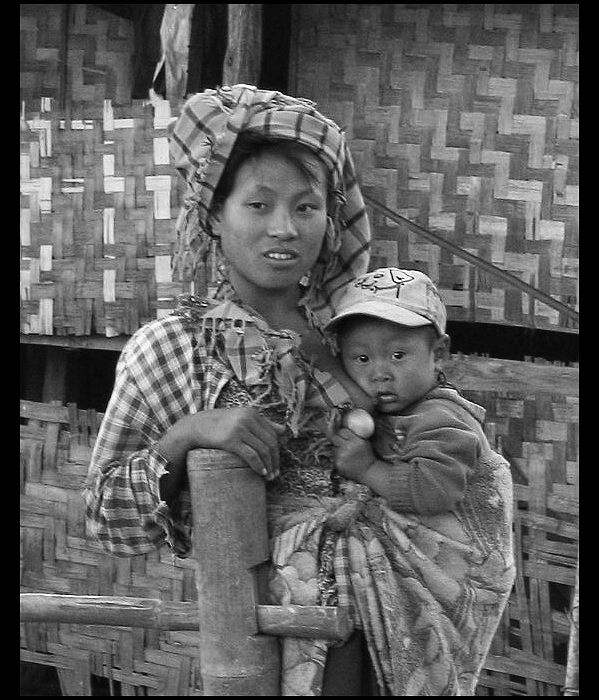 Neboj se. Ten pán nekouše. Snad.