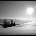 ...Čo je za kopcom...?