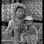 Neboj se. Ten pán nekouše. Snad.