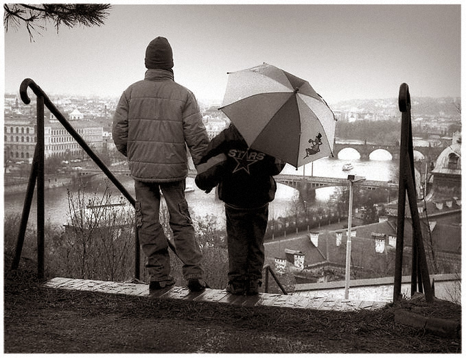 =  ... duben přichází =