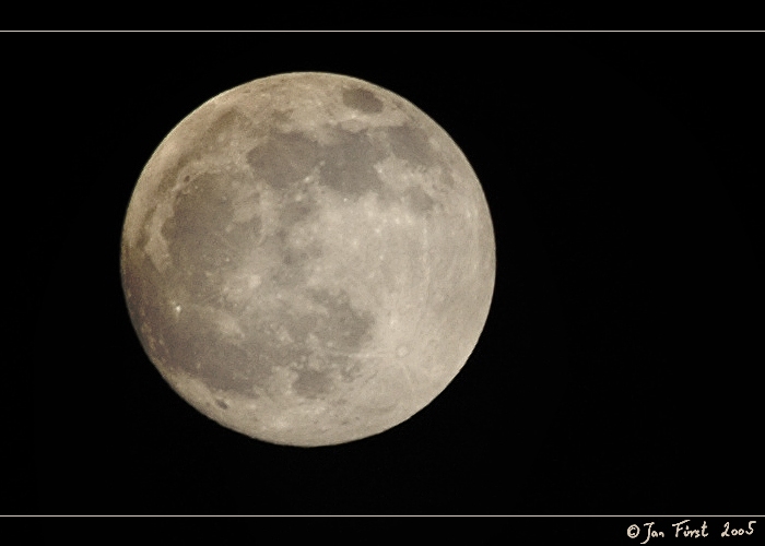 <font color=#000000><b>Luna<br>