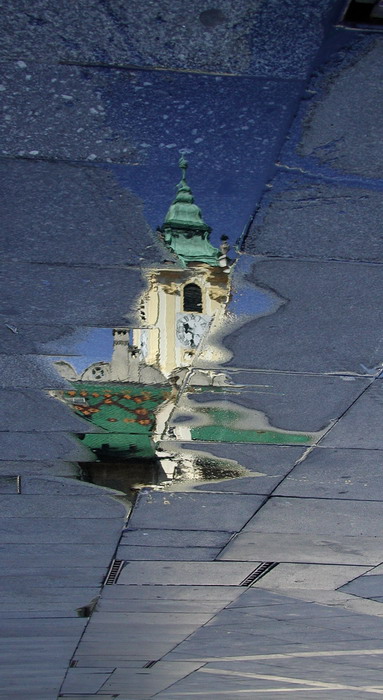 Radničná veža v Bratislave po daždi