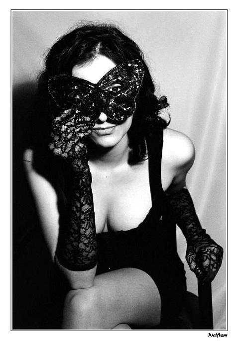 S maskou