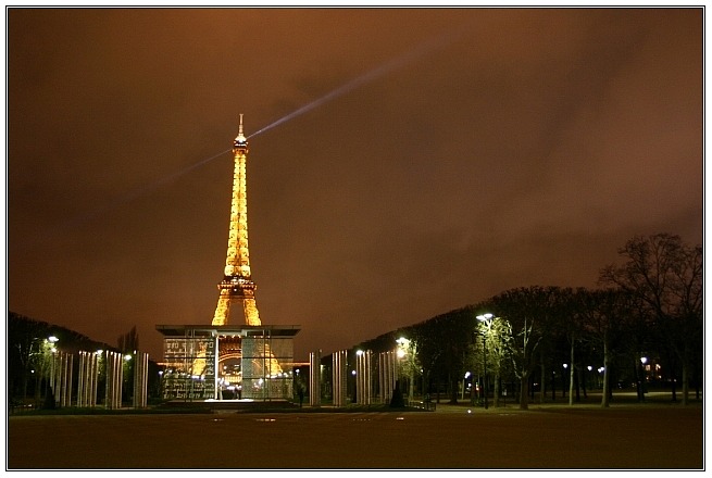 Nocny Pariz