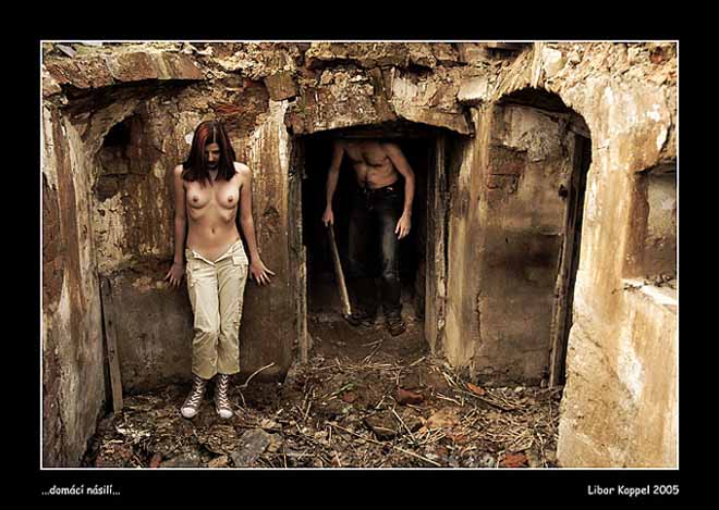 ...domácí násilí...