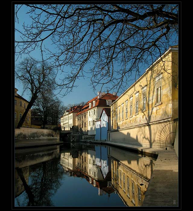 <B>KAMPSKÉ KLIŠÉ<hr></B>(...Praha turistická...)<br><b>