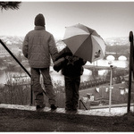 =  ... duben přichází =