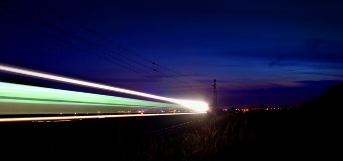 <b>**:.train.:**</b>