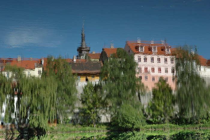 nad řekou