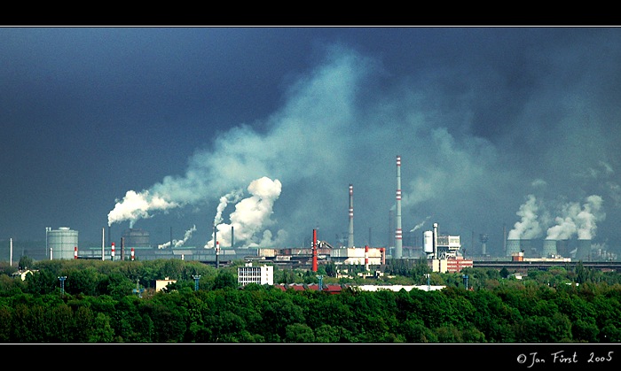 <b><font color=#000000>Před bouří<br>