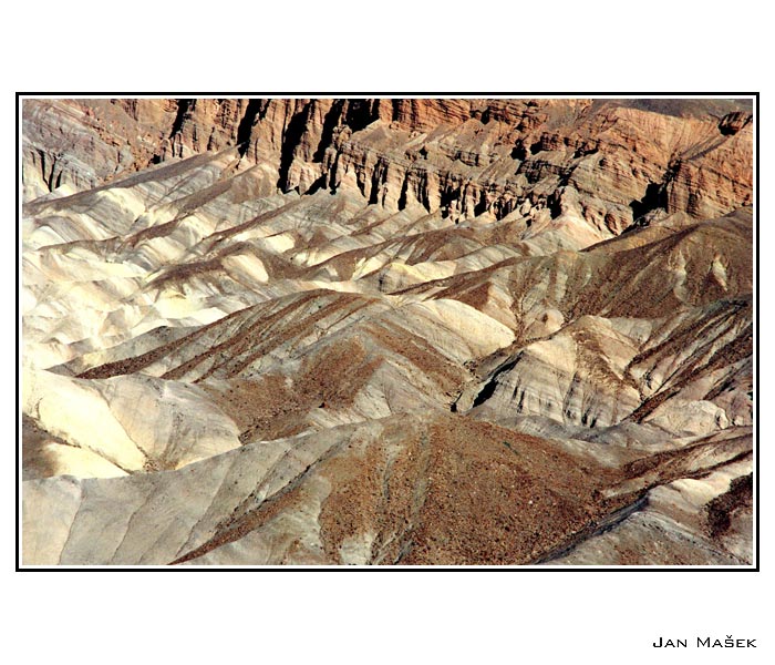 colours of Death Valley
