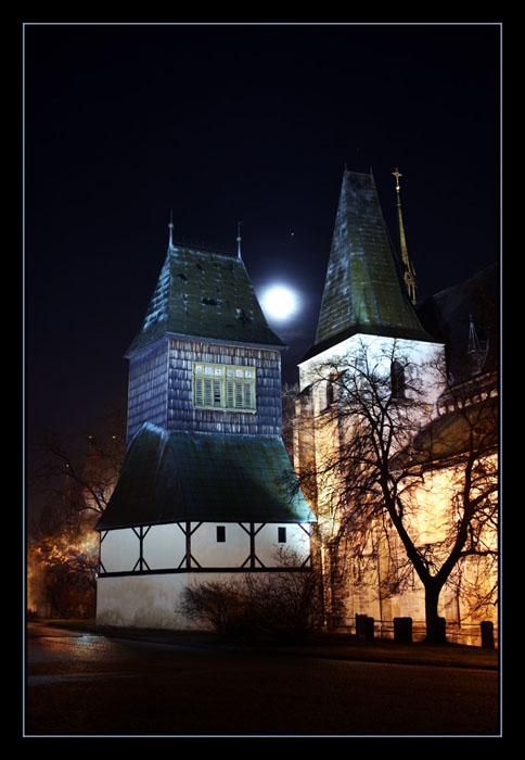 Zvonice za úplňku