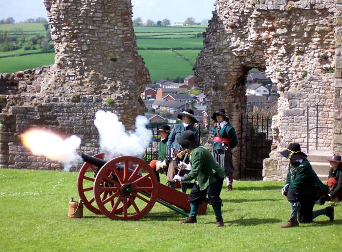 Střelba z děla (Denbigh; Wales; 1.5.2005)