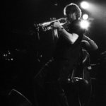 ..o svojí touze trumpeta dlouze troubí...