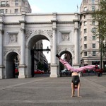mala gymnastka na Marble Arch