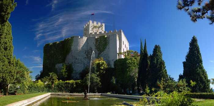 <b>..ITÁLIE - ZÁMEK DUINO ..</b>
