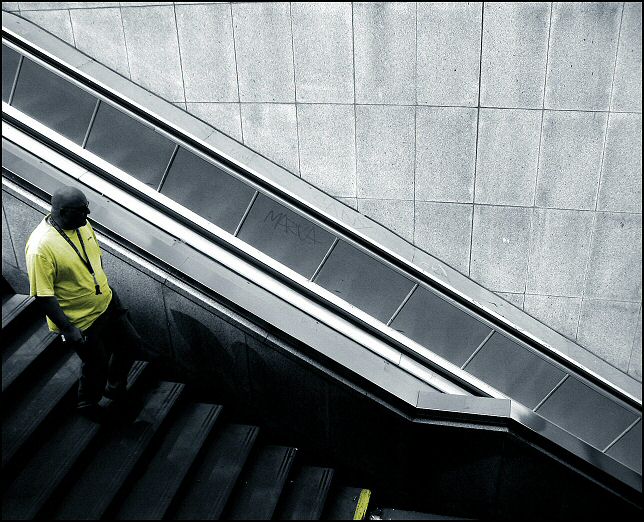 Obycejne pribehy sediveho mesta I