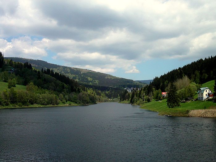 Přehrada na horách