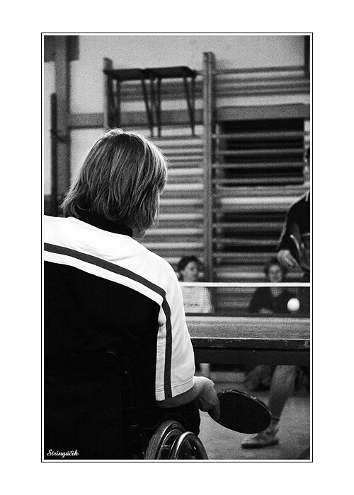 <B><U>... ping pong ...</B></U>