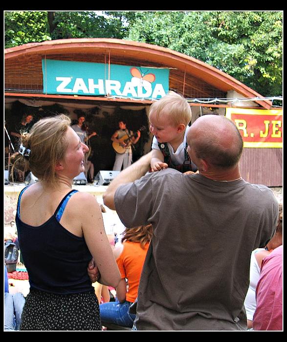 Zahrada III.  -ještě jednou radost u kapličky